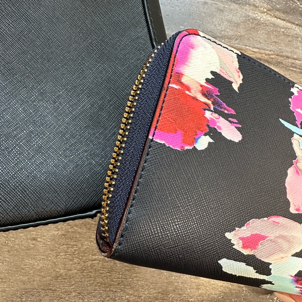 KATE SPADE • Large Wallet - Picture 7 of 7